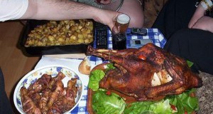 Astăzi este lăsatul secului. Creştinii ortodocşi intră de mâine în postul Crăciunului