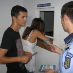 Poliţiştii buzoieni continuă campania „Votează legal – Mita şi votul ilegal înseamnă închisoare!”