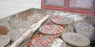 Trei tineri au fost prinsi de politisti dupa ce au sustras capacele de la mai multe guri de canal