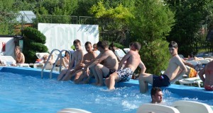 Debut de sezon promițător. Mii de turiști au fost în acest week-end la Sărata Monteoru