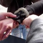 O familie de buzoieni este dată în urmărire de 10 ani