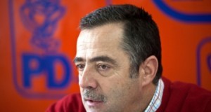 Cezar Preda renunţă să ceară obligativitatea uniformelor şcolare