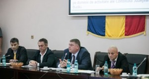 Consilierii judeţeni şi municipali se întrunesc astăzi în şedinţe ordinare