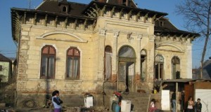 Clădirea istorică de pe strada Victoriei care a fost distrusă de chiriaşi va deveni grădiniţă