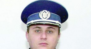 “Te rog să mă ierţi Aura mea şi să ai grijă de copilaşi. Nu mai merit să trăiesc”. Asta a scris polițistul care s-a sinucis în biletul de adio