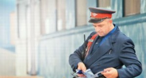 Pentru că a avut tupeu să ceară biletele la control, „naşu`” a fost luat la bătaie