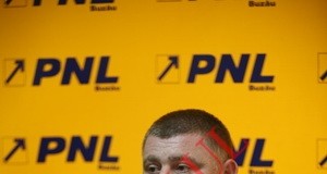 Vicepresedintele PNL Buzau sustine introducerea uniforme obligatorii in scoli insa condamna modul in care Cezar Preda a convocat profesorii la dezbaterea legilor