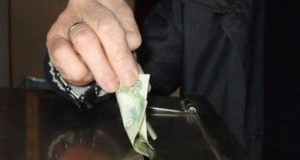 Hoț fără frică de Dumnezeu. A furat bani din biserică şi din cutia milei