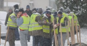 40 de mineri din Roşia Montană mobilizaţi pentru deszăpezirea unor sate din Buzău