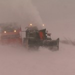 Drumul judeţean 220 Poşta Câlnău – Bălăceanu blocat de mai multe vehicule înzăpezite