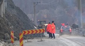 Restricții de circulație pe DN 10. Probleme de rezistența la suprastructura unui viaduct