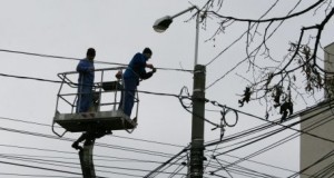 Peste o mie de persoane, fără curent electric