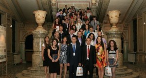 Funeriu i-a premiat pe elevii cu medii de 10 la Bacalaureat cu câte un smart-phone