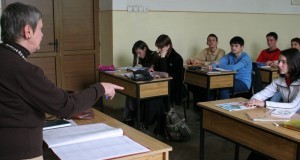 Astăzi începe evaluarea naţională a elevilor de clasa a VIII-a
