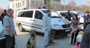Poliţiştii îşi etalează tehnica în Parcul Crâng de ziua lor
