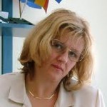 Peste 300 de elevi buzoieni , înscriși la învățământ profesional așteaptă bursele promise . Nu există însă reglementări iar fostul inspector școlar general a intrat în grevă japoneză până la soluționarea problemei