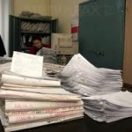 Funcţionarii publici trebuie să se suspende dacă vor să participe la campania electorală, este recomandarea făcută de Paul Dobre , ministru delegat al administraţiei