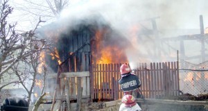 Fetita de 2 ani si jumatate, arsa de vie