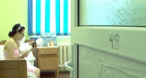 Din ce în ce mai puţini copii. Numărul nou-născuţilor a scăzut cu 35% în ultimii 20 de ani