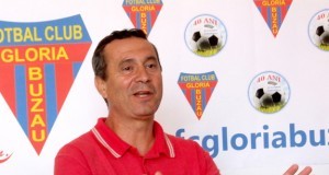 Gloria joacă mâine cu ambii antrenori în tribună