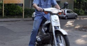 Permisul de conducere pentru mopede a devenit obligatoriu