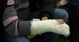 Aglomeraţie la Ortopedie. Zeci de oameni s-au ales cu mâini sau picioare rupte pe gheaţă