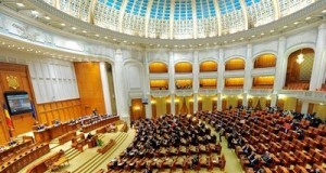 Mandatul de parlamentar, pierdut în cazul unei hotărâri a instanţei definitive şi irevocabile