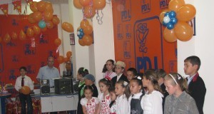 Surprize pentru cei mici de la femeile P.D.L.