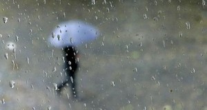 ANM a emis o nouă atenționare meteo. Pînă duminică vor fi intensificări de vânt, ploaie și precipitații mixte