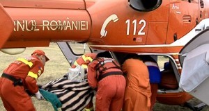 Doi fraţi se zbat între viaţă şi moarte după ce au fost accidentaţi de o maşină. Au fost transportaţi cu elicopterul SMURD la Bucureşti