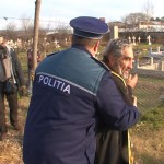 Scandal cu înjurături în cimitirul din Cândeşti. Un mort era să rămână neîngropat