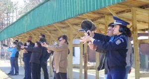 Jurnaliştii s-au întrecut astăzi la concursul de tir organizat de Poliţie