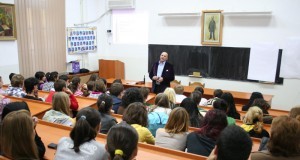 Liceenii pot studia retorica si oratoria, incepand cu anul scolar 2011-2012