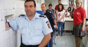 Pompierii buzoieni donează sânge pentru o bolnavă internată la Spitalul Militar Central