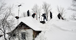 Bani de la Guvern pentru judeţele afectate de viscol. Buzăul a primit cel mai puţin