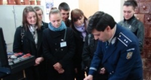 Elevii buzoieni, în umbra poliţiştilor timp de o zi