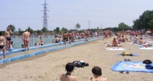 Canicula i-a băgat pe buzoieni la apă