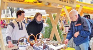 Târg de produse tradiţionale în centrul oraşului