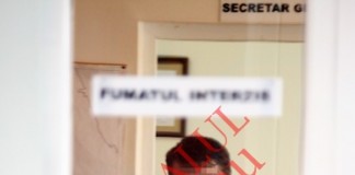 Surpriza la sediul PDL Buzau. Un vames in uniforma, in sediul PDL inaintea inceperii unei conferinte de presa