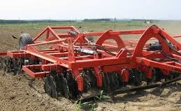 Agricultorii trebuie să se asocieze ca să poată primi de la stat bani pentru utilaje performante