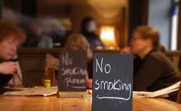 De la jumătatea lunii martie, nu se mai fumează în spaţiile publice