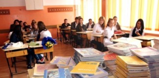 Manualele pentru elevii de a XI-a şi a XII-a vor fi decontate în continuare