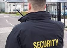 Paznic reţinut după ce a furat salarii şi bonuri de masă de la firma la care era angajat