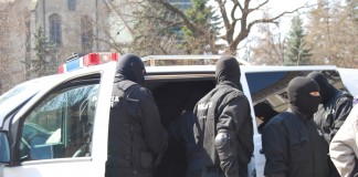 Rețea de dealeri râmniceni de droguri și etnobotanice, destucturată de DIICOT