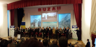 Discurs motivant, în stil american, al lui Traian Băsescu, la prezentarea candidaţilor Mişcării Populare pentru judeţul Buzău