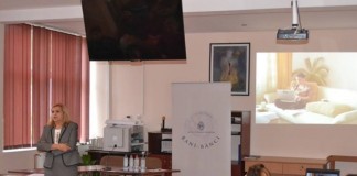 Elevi râmniceni, instruiți de specialiști ai Băncii Naționale