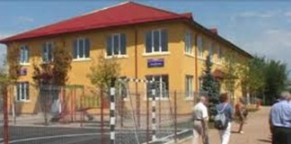 Banii de liceu condiţionaţi de prezenţa la şcoală