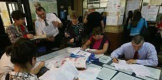 Cum poţi ajunge funcţionar public şi cum vei fi plătit