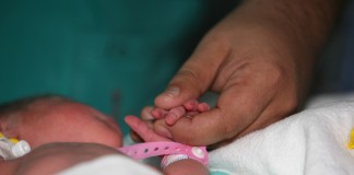 Prima linie telefonică gratuită pentru prevenție și suport în prematuritate, lansată de Ziua Femeii