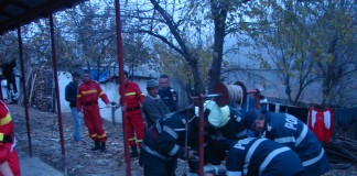 Misiune contra-cronometru. Femeie căzută în fântână la Vadu Pașii